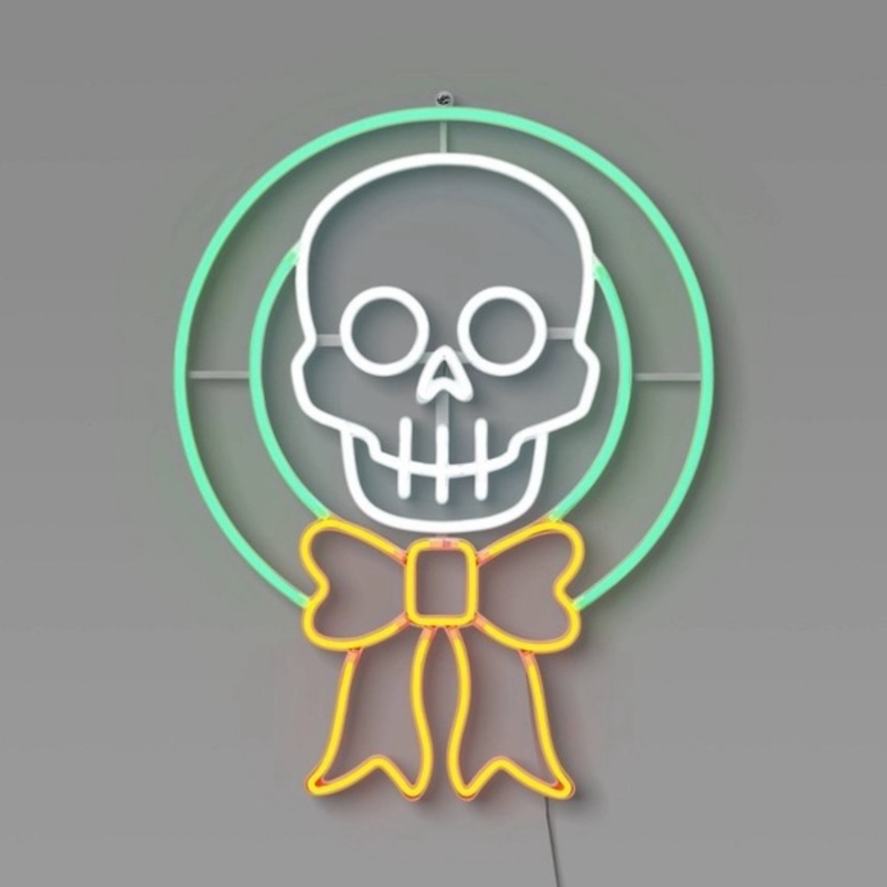 NIB. HYDE & EEK! Skull Wreath Neon Wall Light